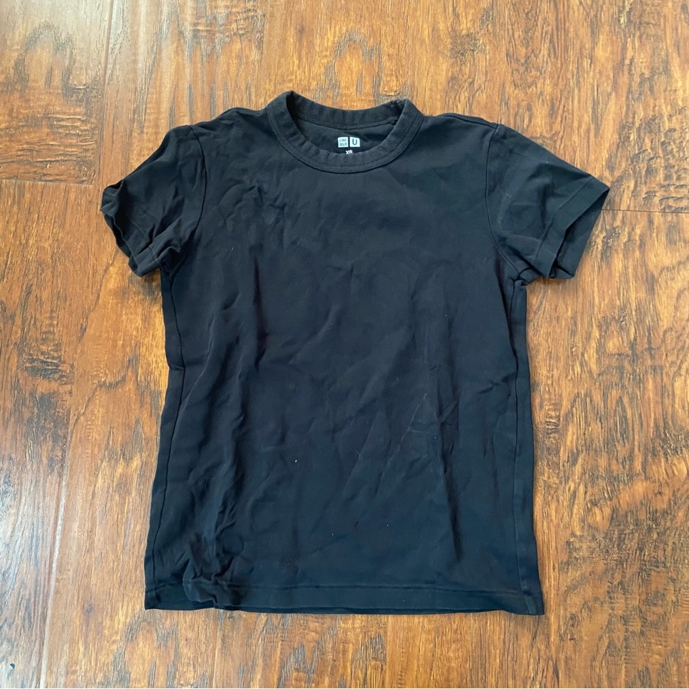 Uniqlo black fitted tshirt.
